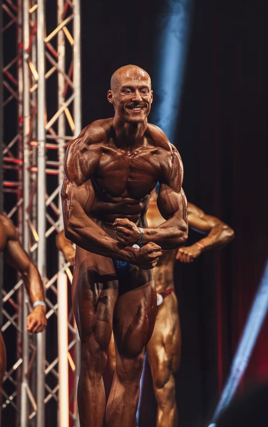 Ich in einer Frontpose auf der Bühne